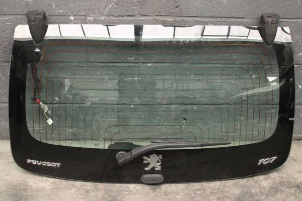 VITRE ARRIERE PEUGEOT 107 ( HAYON ) - Vue 1